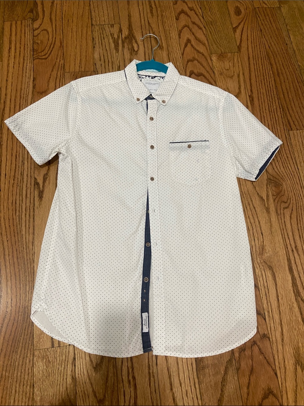 Denim & Flower White Short-Sleeve Button-Down Shirt with Navy Accents